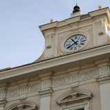 Il prospetto principale, ancora oggi, si differenzia dagli altri per la presenza del torrino dell�orologio (uno degli otto ancora presenti in citt�), elemento distintivo nella maggior parte dei palazzi pubblici ottocenteschi